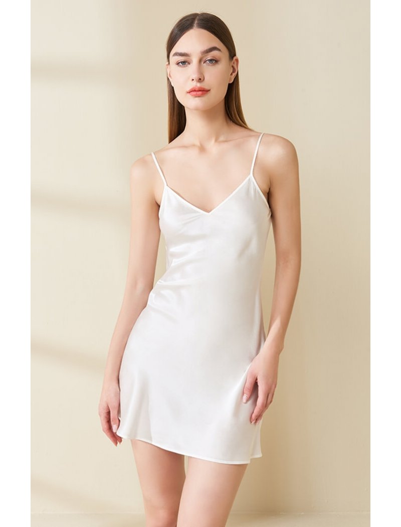 Sleeveless Ladies Silk Gown, Size : M, XL, XXL, Feature : Anti