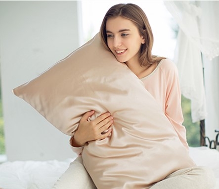 Beneficios de dormir con funda de almohada de seda